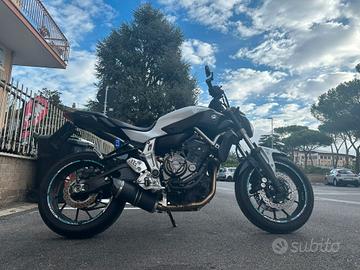 Yamaha MT 07 con accessori - FINANZIABILE
