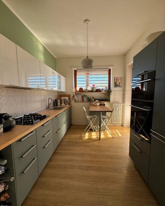 Cucina completa di elettrodomestici