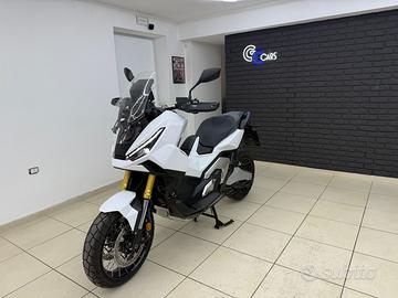Xadv 750