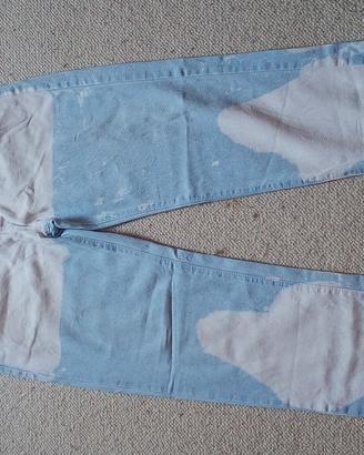 Jeans azzurro effetto bleach 