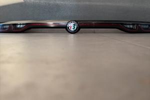 Fanale posteriore Alfa Romeo Tonale (sul portello)