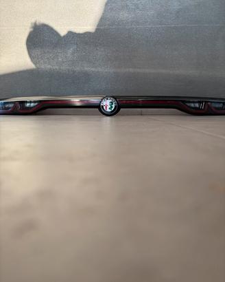 Fanale posteriore Alfa Romeo Tonale (sul portello)