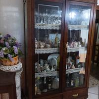 vetrina del 900 restaurata