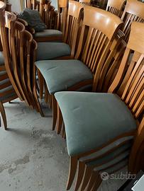 Lotto 90 sedie in legno con tessuto verde/celeste