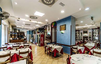 RISTORANTE CON QUADRUPLA ESPOSIZIONE E 8 VETRINE
