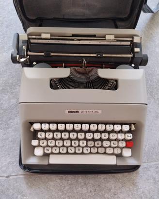 Macchina da scrivere Olivetti lettera 35