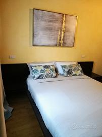 Letto matrimoniale wengè con comodini