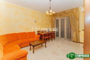 AMPIO 3 LOCALI IN CENTRO A BAREGGIO!!!