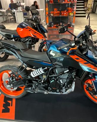 KTM 125 DUKE 2025 Tua da € 43,00 al mese