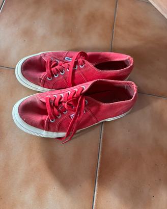 lotto di scarpe da donna e da uomo