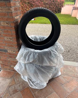 Pneumatici invernali 235/50R19 Hankook