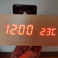 Sveglia LED in legno