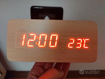 Sveglia LED in legno