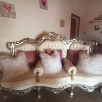 DIVANO  3 posti PIU TAVOLINO