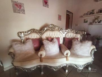 DIVANO  3 posti PIU TAVOLINO