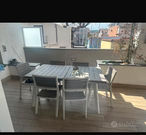 Tavolo allungabile con 6 sedie in resina
