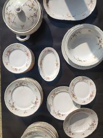 Servizio piatti in porcellana vintage decoro fiori