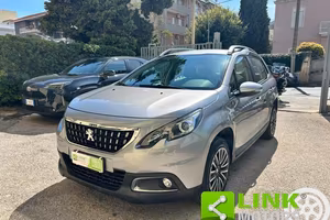 PEUGEOT 2008 .