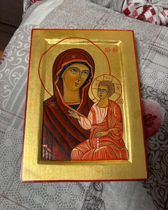 Icona sacra vergine con bambino dipianta a mano