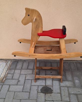 Cavallo a dondolo in legno vintage per bambini