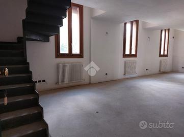 4 LOCALI A FERRARA