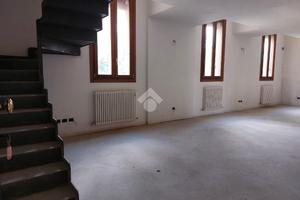 4 LOCALI A FERRARA