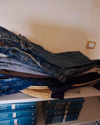 Pantaloni jeans di vario tipo
