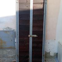 porta con chiavistelli per baracca cantina