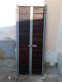 porta con chiavistelli per baracca cantina