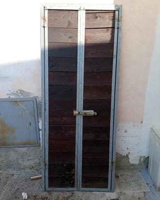 porta con chiavistelli per baracca cantina