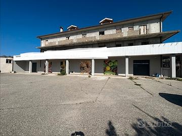 Catanzaro via magenta capannone