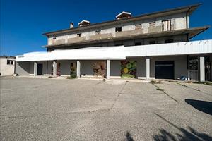 Catanzaro via magenta capannone