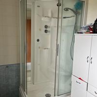 Doccia idromassaggio con bagno turco