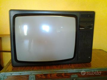 Televisore a colori fine anni 70  "Vintage"