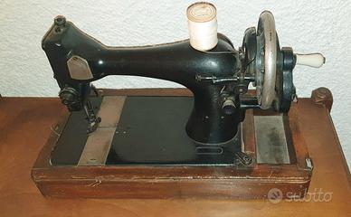 Macchina da cucire antica