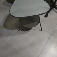 tavolino in ferro battuto e vetro 