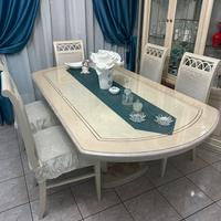 Sala da pranzo color beige con sfumature rosa