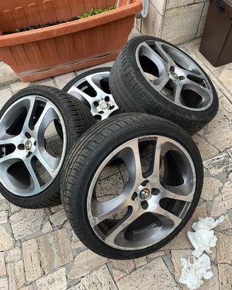 Cerchi con gomme alfa mito 18"