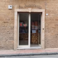 Locale Commerciale Pizzeria con Magazzino