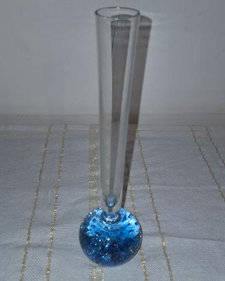 Vaso trasparente e azzurro