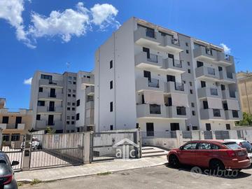 AMPIO BILOCALE CON TERRAZZO A LIVELLO