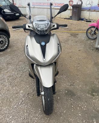 Piaggio Beverly 300 Sport