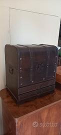 Antico scrigno - baule in legno con cassetti