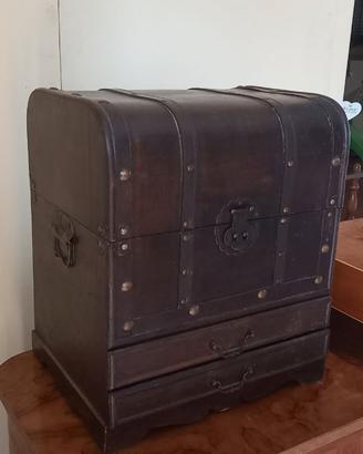 Antico scrigno - baule in legno con cassetti