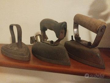 Ferri da stiro vintage  e sedia regista e sgabelli