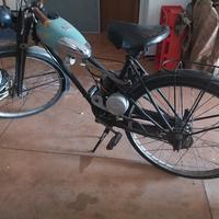 bicicletta  con motore  d'epoca 