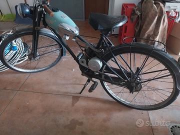 bicicletta  con motore  d'epoca 