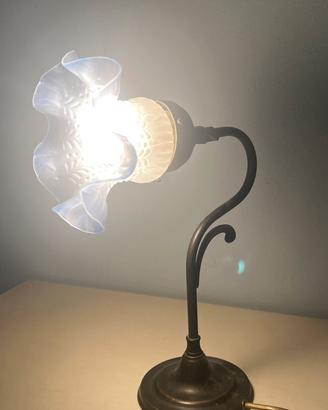 Lampada da comodino classica