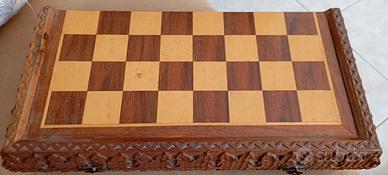 scacchiera in legno intarsiata