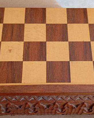 scacchiera in legno intarsiata